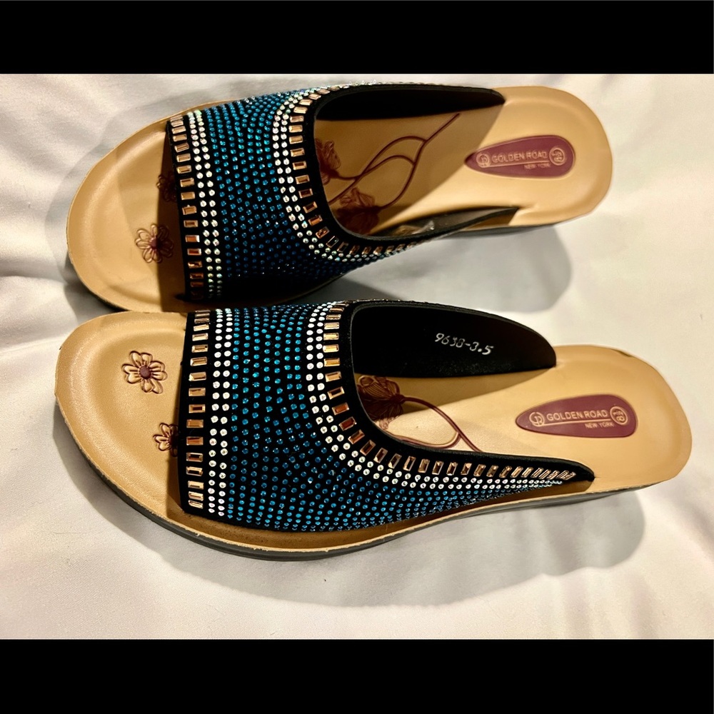 NEW Golden Road, NY open toe slip on bling wedge sandals 8.5